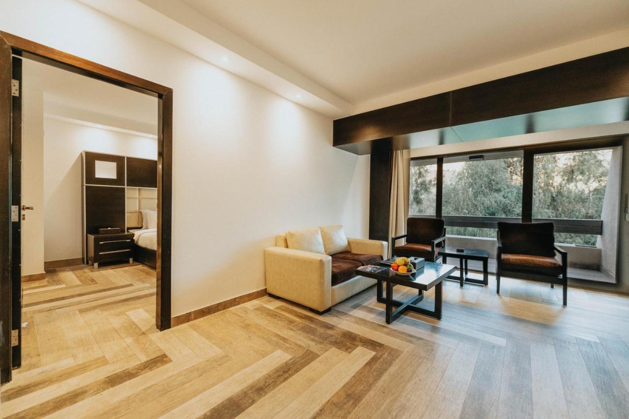 Ashur Hotel Dukhan Екстер'єр фото
